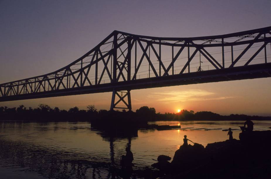 <a href="https://viajeaqui.abril.com.br/estados/br-piaui" rel="Piauí:"><strong>Piauí: </strong></a>Na capital Teresina é possível ver o sol se pôr atrás da Ponte João Luís Ferreira.