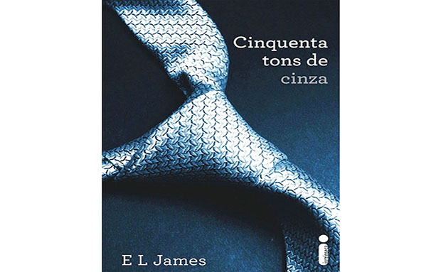 <strong>2. Cinquenta Tons de Cinza, E.L. James</strong>Natural que um dos maiores best-sellers da atualidade também seja um dos mais esquecidos pelos leitores do <a href="https://viajeaqui.abril.com.br/paises/reino-unido?iframe=true" rel="Reino Unido" target="_self">Reino Unido</a>. O romance erótico, inspirado na saga <em>Crepúsculo</em> e que provocou diversas discussões quanto ao caráter machista do personagem principal, continua gerando polêmicas e, consequentemente, atraindo a atenção de novos leitores. O sucesso persiste graças à adaptação cinematográfica, protagonizada pela atriz americana Dakota Johnson e pelo ator irlandês Jamie Dornan