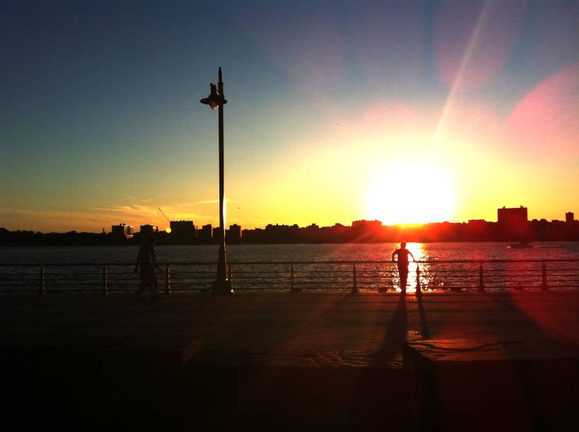 Pôr do sol no Hudson River Park