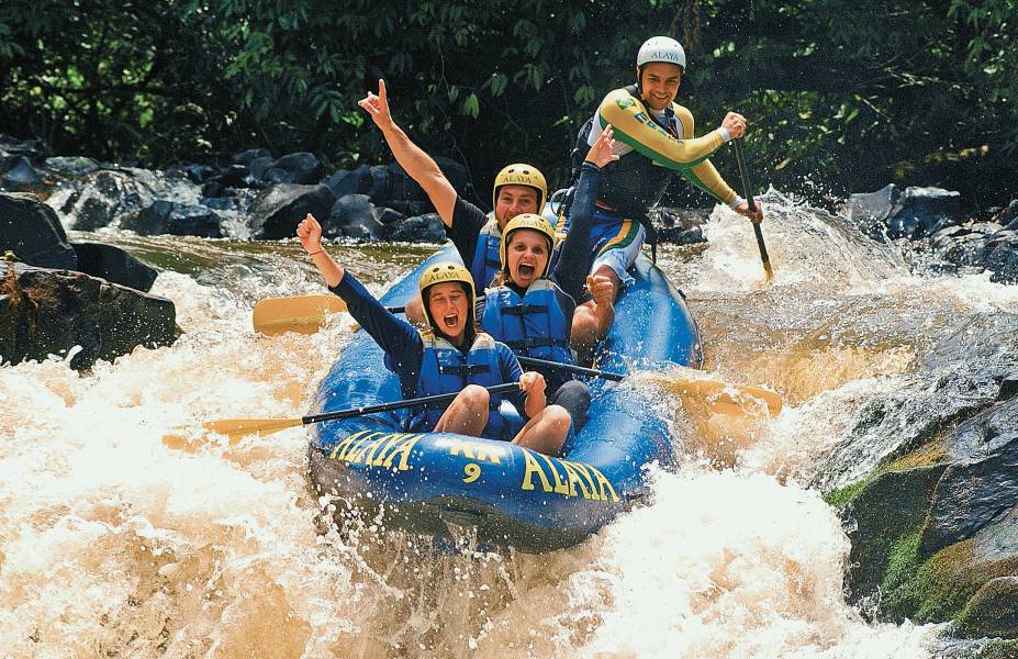 O rafting pode ser praticado com o bote inflável KR (menor e mais veloz)