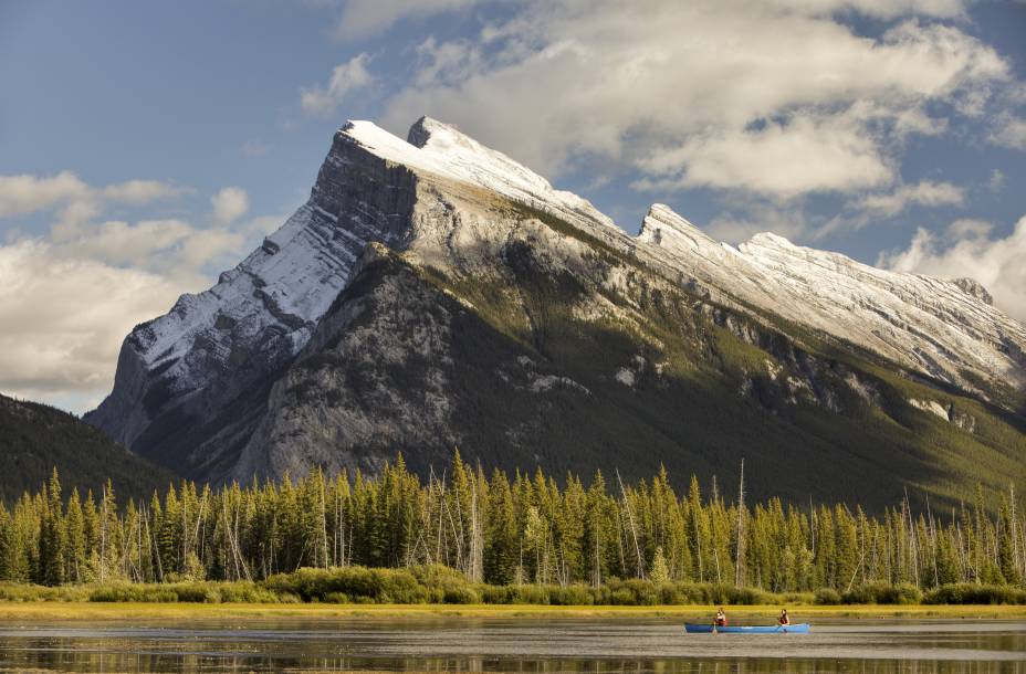 <strong>Lagos Vermilion</strong> Localizados a oeste de Banff, são na verdade três lagos chamados Vermilion. Eles se abrem no vale do rio Bow, aos pés do Monte Norquay. Na foto, você vê os montes Rundle e Sulphur <strong>Lagos Vermilion</strong> Localizados a oeste de Banff, são na verdade três lagos chamados Vermilion. Eles se abrem no vale do rio Bow, aos pés do Monte Norquay. Na foto, você vê os montes Rundle e Sulphur