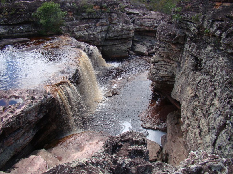 <a href="http:// viajeaqui.abril.com.br/cidades/br-ba-chapada-diamantina" rel="Chapada Diamantina" target="_blank"><strong>Chapada Diamantina</strong></a>    A cachoeira das orquídeas parece pequena na foto, mas tem 4 metros de altura e muita água!