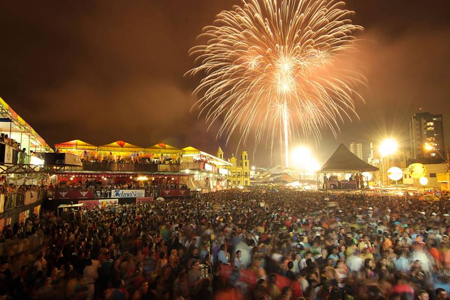 O Parque do Povo centraliza a festa junina de Campina Grande, com diversos palcos, barracas de comidas típicas, apresentações de quadrilhas e shows de artistas populares