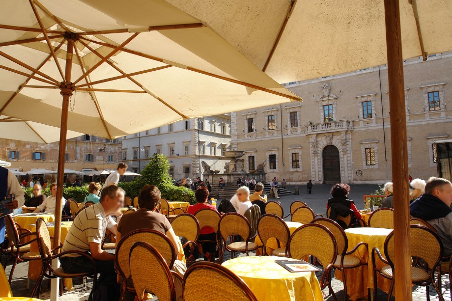 Piazza Santa Maria in <a href="https://viajeaqui.abril.com.br/estabelecimentos/italia-roma-atracao-ruas-de-trastevere" rel="Trastevere">Trastevere</a>, um dos bairros charmosinhos de <a href="https://viajeaqui.abril.com.br/cidades/italia-roma" rel="Roma" target="_self">Roma</a>