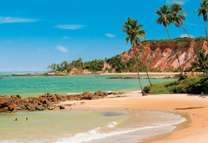 Jangada vai, jangada vem nas piscinas naturais de Porto de Galinhas