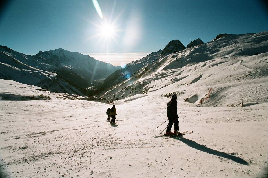 Chamonix, nos <a href="https://viajeaqui.abril.com.br/cidades/franca-alpes-franceses" rel="Alpes Franceses" target="_blank">Alpes Franceses</a>, é um dos resorts mais <em>low-profile</em> do mundo: aqui, a ostentação típica de resorts de esqui não tem vez, e tudo é mais simples e descomplicado <a href="https://viajeaqui.abril.com.br/materias/esqui-e-vida-selvagem-na-francesa-chamonix" rel="LEIA MAIS" target="_blank"><strong>LEIA MAIS</strong></a>