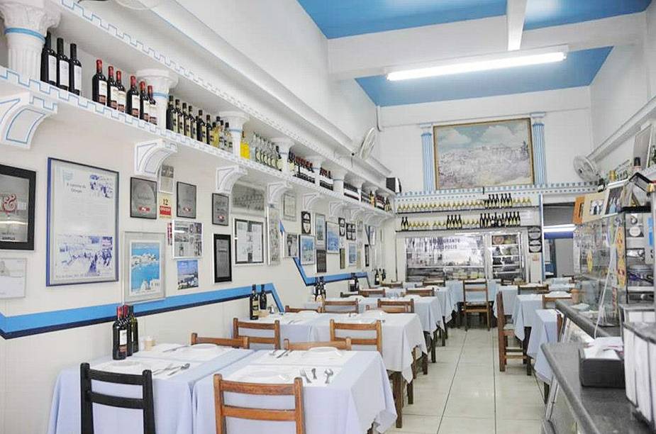 <a href="https://viajeaqui.abril.com.br/estabelecimentos/br-sp-sao-paulo-restaurante-acropoles-001" rel="Restaurante Acrópoles" target="_blank"><strong>Restaurante Acrópoles</strong></a>        Não se deixe enganar pela discrição e simplicidade do ambiente. O restaurante grego é estrelado pelo <strong>GUIA QUATRO RODAS</strong>. Para fazer o pedido, dispense o cardápio e vá direto ao balcão da cozinha "bizoiar"  as travessas. O prato é montado pelo cozinheiro de acordo com as vontades do cliente. Mussaká, lula recheada e camarão à parmegiana são boas pedidas.  