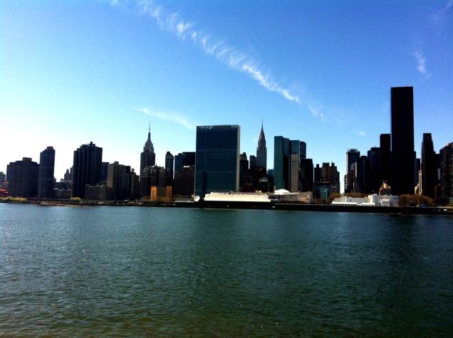 A vista da ilha de Manhattan a partir de Long Island City, no Queens A vista da ilha de Manhattan a partir de Long Island City, no Queens