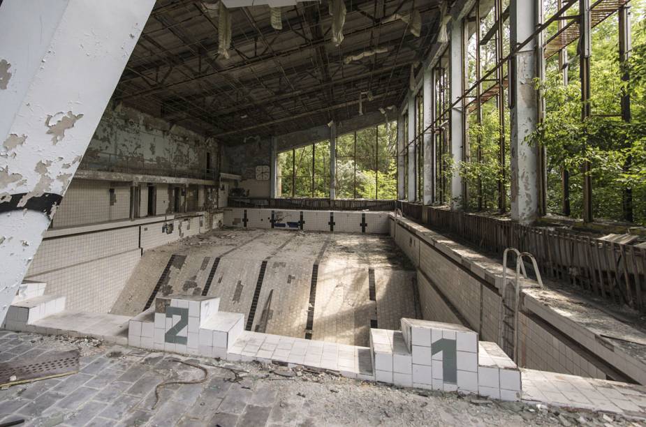 Piscina de área interna de centro esportivo