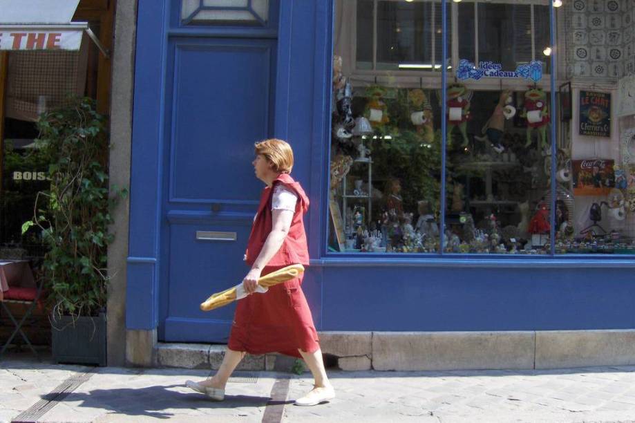 Hoje, não é preciso ser foodie para deixar R$ 1 000 por mês em lanchonetes e restaurantes. Ao cortar mensalmente um hambúrguer gourmet aqui, uma pizza ali, mais as bebidas de acompanhamento, a economia ao final do ano chega facilmente a <strong>R$ 1 800</strong> Hoje, não é preciso ser foodie para deixar R$ 1 000 por mês em lanchonetes e restaurantes. Ao cortar mensalmente um hambúrguer gourmet aqui, uma pizza ali, mais as bebidas de acompanhamento, a economia ao final do ano chega facilmente a <strong>R$ 1 800</strong>