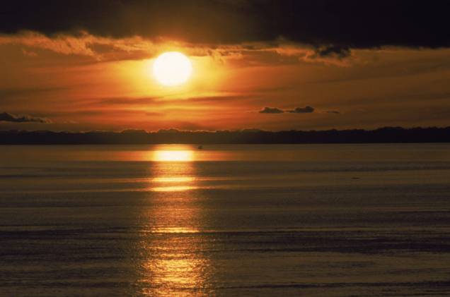 <a href="https://viajeaqui.abril.com.br/estados/br-amazonas" rel="Amazonas:"><strong>Amazonas:</strong></a> O Rio Amazonas não fica para trás, também tem um pôr do sol maravilhoso. <a href="https://viajeaqui.abril.com.br/estados/br-amazonas" rel="Amazonas:"><strong>Amazonas:</strong></a> O Rio Amazonas não fica para trás, também tem um pôr do sol maravilhoso.