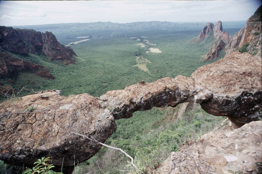 Os mirantes do Parque Nacional da Chapada dos Guimarães oferecem ampla vista da planície pantaneira