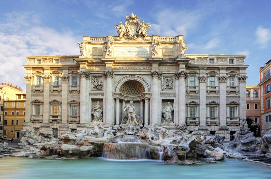 A Fontana di Trevi nunca perde o frisson - todo turista quer jogar moedinha na fonte para garantir um retorno à <a href="https://viajeaqui.abril.com.br/cidades/italia-roma" rel="Roma">Roma</a>