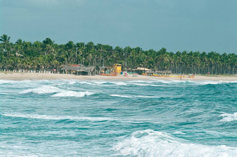 <strong>PORTO DE GALINHAS LAZER</strong>Mais popular destino do <a href="https://viajeaqui.abril.com.br/materias/praias-mais-lindas-de-pernambuco" rel="litoral de Pernambuco" target="_blank">litoral de Pernambuco</a>, <a href="https://viajeaqui.abril.com.br/cidades/br-pe-porto-de-galinhas" rel="Porto de Galinhas" target="_blank">Porto de Galinhas</a> não sofre a ameaça dos tubarões do <a href="https://viajeaqui.abril.com.br/cidades/br-pe-recife" rel="Recife" target="_blank">Recife</a> e enfileira piscinas naturais e resorts ao gosto do freguês. Neste tour, as quatro noites com meia-pensão são no <a href="https://viajeaqui.abril.com.br/estabelecimentos/br-pe-porto-de-galinhas-hospedagem-grand-mercure-summerville-resort" rel="Grand Mercure Summerville" target="_blank">Grand Mercure Summerville</a>, cuja praia privativa disputa as atenções com a piscina, a quadra de tênis e dois restaurantes. Bom para famílias, o resort tem kids club e equipe de recreação.<strong>Quando:</strong> em 20 de abril<strong>Quem leva:</strong> a <a href="https://www.tamviagens.com.br/" rel="TAM" target="_blank">TAM</a><strong>Quanto:</strong> R$ 2 476