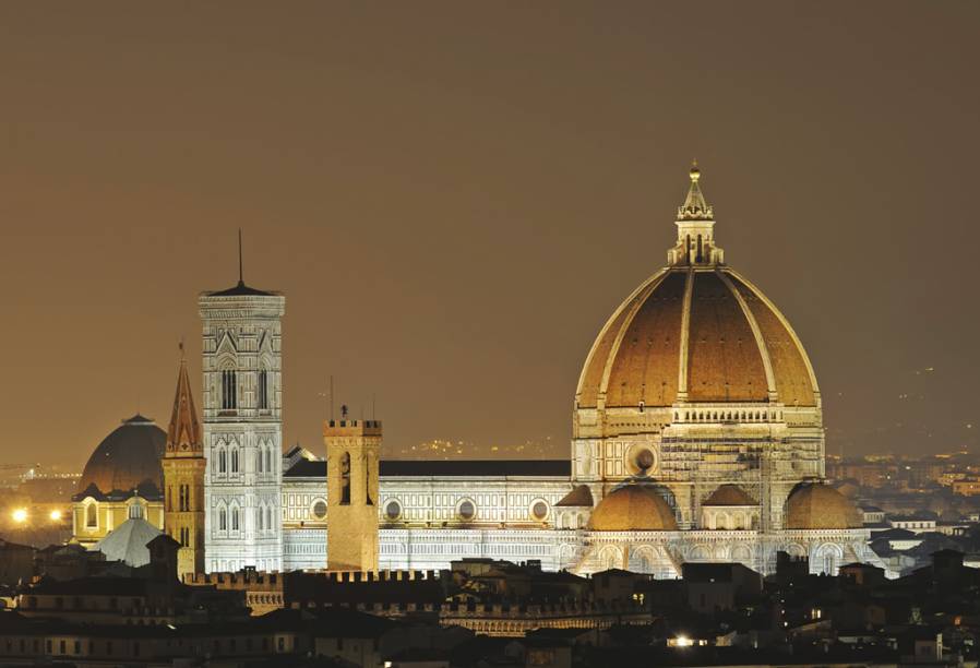 A <a href="https://www.museumflorence.com/monuments/1-cathedral" target="_blank" rel="noopener"><strong>Catedral de Florença</strong></a> começou a ser construída em 1296. A imponente cúpula, projetada por Filippo Brunelleschi, é um dos símbolos da cidade A <a href="https://www.museumflorence.com/monuments/1-cathedral" target="_blank" rel="noopener"><strong>Catedral de Florença</strong></a> começou a ser construída em 1296. A imponente cúpula, projetada por Filippo Brunelleschi, é um dos símbolos da cidade