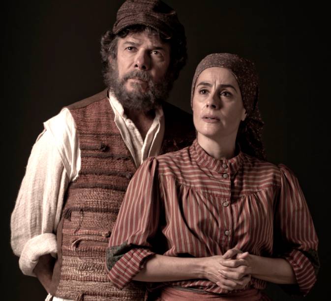 <strong>Um Violinista no Telhado</strong><br />O musical que estreou na Broadway em 1964 já passou pelo Rio de Janeiro e arrebatou 85 mil espectadores em 2011. No dia 16 de março inicia a temporada no Teatro Alfa, em São Paulo. Na montagem brasileira (produção musical de Charles Möeller e Claudio Botelho) José Mayer, que estreia no gênero, interpreta Tevye, o protagonista, leiteiro de um vilarejo judeu da Rússia dos czares. A história é baseada nos contos judaicos de Sholom Aleichem. Haverá pré-estreias nos dias 8 e 9 de março, com parte da renda revertida para instituições beneficentes. Os ingressos vão de R$ 40 a R$ 200 e o espetáculo ficará em cartaz até dia 15 de julho. <em><a href="https://www.umviolinistanotelhado.com.br/" rel="www.umviolinistanotelhado.com.br" target="_blank">www.umviolinistanotelhado.com.br</a></em>