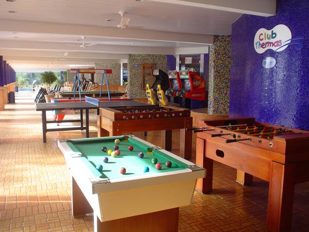 <strong>FOZ DO IGUAÇU</strong> Em quatro noites no <a href="https://viajeaqui.abril.com.br/estabelecimentos/br-pr-foz-do-iguacu-hospedagem-mabu-thermas-resort" rel=" Mabu Thermas Grand Resort" target="_blank"><strong>Mabu Thermas Grand Resort</strong></a>, duas crianças de até 11 anos têm hospedagem gratuita. <strong>QUANDO</strong>: Até julho <strong>QUEM LEVA</strong>: A <a href="https://intercontinental.tur.br" rel="Intercontinental" target="_blank"><strong>Intercontinental</strong></a> (11/3258-4857) <strong>QUANTO</strong>: R$ 2 046 (aéreo, traslados e passeios para crianças à parte, R$ 781) <strong>FOZ DO IGUAÇU</strong> Em quatro noites no <a href="https://viajeaqui.abril.com.br/estabelecimentos/br-pr-foz-do-iguacu-hospedagem-mabu-thermas-resort" rel=" Mabu Thermas Grand Resort" target="_blank"><strong>Mabu Thermas Grand Resort</strong></a>, duas crianças de até 11 anos têm hospedagem gratuita. <strong>QUANDO</strong>: Até julho <strong>QUEM LEVA</strong>: A <a href="https://intercontinental.tur.br" rel="Intercontinental" target="_blank"><strong>Intercontinental</strong></a> (11/3258-4857) <strong>QUANTO</strong>: R$ 2 046 (aéreo, traslados e passeios para crianças à parte, R$ 781)
