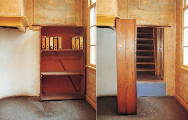 A <a href="https://viajeaqui.abril.com.br/estabelecimentos/holanda-amsterda-atracao-casa-de-anne-frank" rel="casa onde a família judia de Anne Frank" target="_blank">casa onde a família judia de Anne Frank</a> se escondeu dos invasores nazistas entre 1942 e 1944 é hoje um museu de Amsterdã A <a href="https://viajeaqui.abril.com.br/estabelecimentos/holanda-amsterda-atracao-casa-de-anne-frank" rel="casa onde a família judia de Anne Frank" target="_blank">casa onde a família judia de Anne Frank</a> se escondeu dos invasores nazistas entre 1942 e 1944 é hoje um museu de Amsterdã