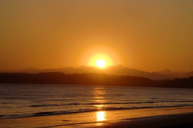 <a href="https://viajeaqui.abril.com.br/estados/br-espirito-santo" rel="Espírito Santo:"><strong>Espírito Santo:</strong></a> As praias de Anchieta também oferecem vista privilegiada para o sol. <a href="https://viajeaqui.abril.com.br/estados/br-espirito-santo" rel="Espírito Santo:"><strong>Espírito Santo:</strong></a> As praias de Anchieta também oferecem vista privilegiada para o sol.