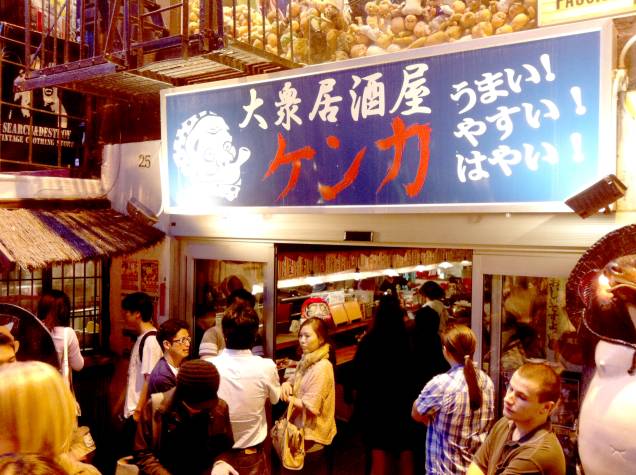 Kenka, o restaurante mais concorrido da Japan Town, fica aberto até as 2h de segunda a quinta Kenka, o restaurante mais concorrido da Japan Town, fica aberto até as 2h de segunda a quinta