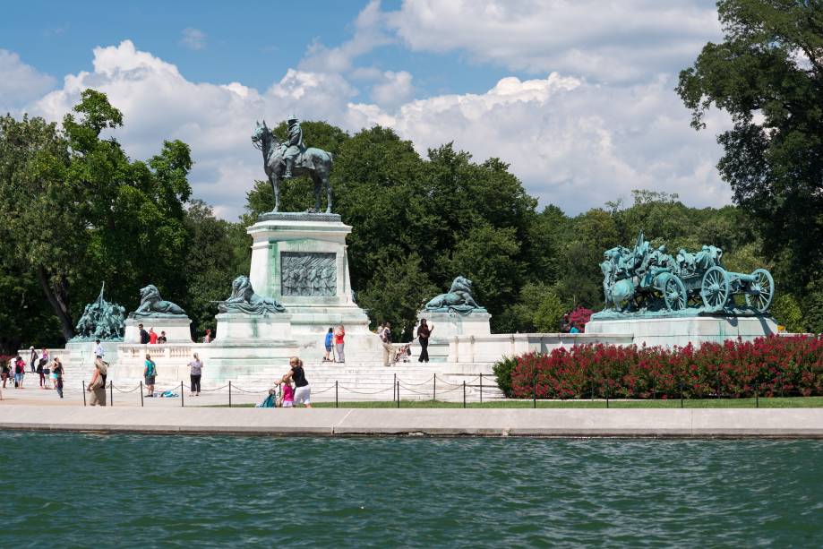 Vista ampliada e bem mais amena do belo <strong>Memorial a Ulysses S. Grant</strong>