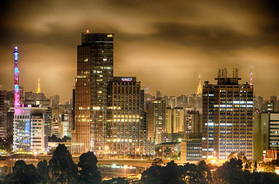 <strong>2. <a href="https://viajeaqui.abril.com.br/cidades/br-sp-sao-paulo" rel="São Paulo" target="_blank">São Paulo</a></strong>É possível passar um ano em <a href="https://viajeaqui.abril.com.br/cidades/br-sp-sao-paulo" rel="São Paulo" target="_blank">São Paulo</a> e não conhecer todos os passeios e peculiaridades que a cidade dispõe. Mas, com um roteiro bem planejado, consegue-se explorar bem os principais pontos da cidade em um final de semana. Conhecer ícones do centro da cidade como o <a href="https://viajeaqui.abril.com.br/estabelecimentos/br-sp-sao-paulo-atracao-pateo-do-collegio" rel="Patteo do Collegio" target="_blank">Patteo do Collegio</a>, <a href="https://viajeaqui.abril.com.br/estabelecimentos/br-sp-sao-paulo-atracao-mercado-municipal-paulistano" rel="Mercado Municipal " target="_blank">Mercado Municipal </a>e <a href="https://viajeaqui.abril.com.br/estabelecimentos/br-sp-sao-paulo-atracao-estacao-da-luz" rel="Estação da Luz" target="_blank">Estação da Luz</a>, seguindo para a <a href="https://viajeaqui.abril.com.br/estabelecimentos/br-sp-sao-paulo-atracao-avenida-paulista" rel="Avenida Paulista" target="_blank">Avenida Paulista</a>, são os os principais itens do roteiro.Leia nosso guia de <a href="https://viajeaqui.abril.com.br/materias/48-horas-em-sao-paulo" rel="48 horas em São Paulo" target="_blank"><strong>48 horas em São Paulo</strong></a> para mais informações <strong>2. <a href="https://viajeaqui.abril.com.br/cidades/br-sp-sao-paulo" rel="São Paulo" target="_blank">São Paulo</a></strong>É possível passar um ano em <a href="https://viajeaqui.abril.com.br/cidades/br-sp-sao-paulo" rel="São Paulo" target="_blank">São Paulo</a> e não conhecer todos os passeios e peculiaridades que a cidade dispõe. Mas, com um roteiro bem planejado, consegue-se explorar bem os principais pontos da cidade em um final de semana. Conhecer ícones do centro da cidade como o <a href="https://viajeaqui.abril.com.br/estabelecimentos/br-sp-sao-paulo-atracao-pateo-do-collegio" rel="Patteo do Collegio" target="_blank">Patteo do Collegio</a>, <a href="https://viajeaqui.abril.com.br/estabelecimentos/br-sp-sao-paulo-atracao-mercado-municipal-paulistano" rel="Mercado Municipal " target="_blank">Mercado Municipal </a>e <a href="https://viajeaqui.abril.com.br/estabelecimentos/br-sp-sao-paulo-atracao-estacao-da-luz" rel="Estação da Luz" target="_blank">Estação da Luz</a>, seguindo para a <a href="https://viajeaqui.abril.com.br/estabelecimentos/br-sp-sao-paulo-atracao-avenida-paulista" rel="Avenida Paulista" target="_blank">Avenida Paulista</a>, são os os principais itens do roteiro.Leia nosso guia de <a href="https://viajeaqui.abril.com.br/materias/48-horas-em-sao-paulo" rel="48 horas em São Paulo" target="_blank"><strong>48 horas em São Paulo</strong></a> para mais informações