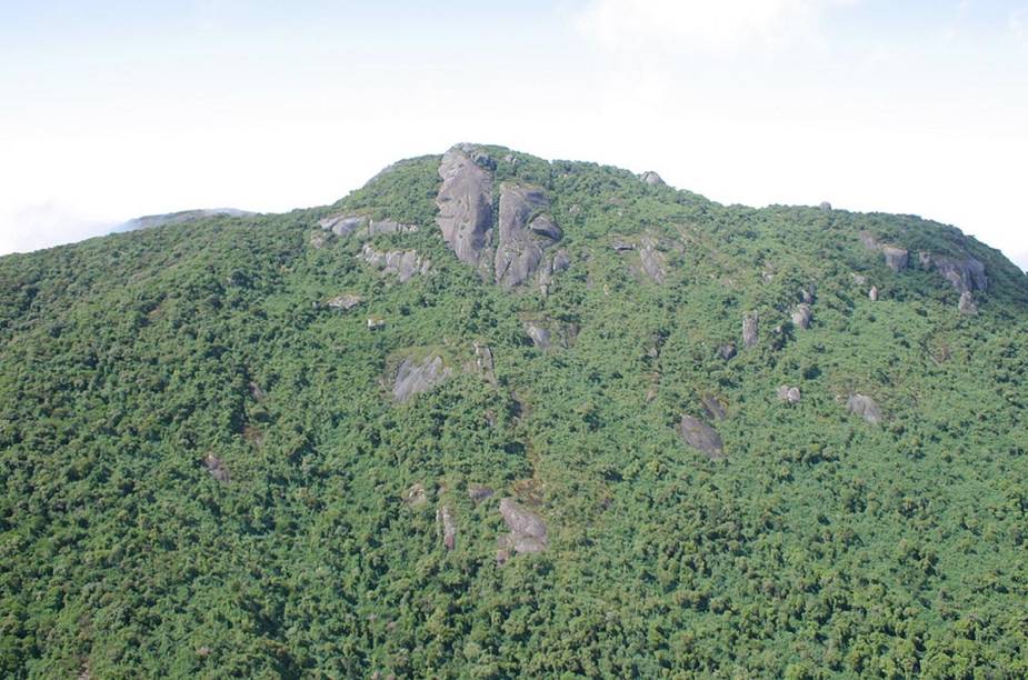 A Pedra Partida, destino de aventura para quem curte montanhismo e rapel