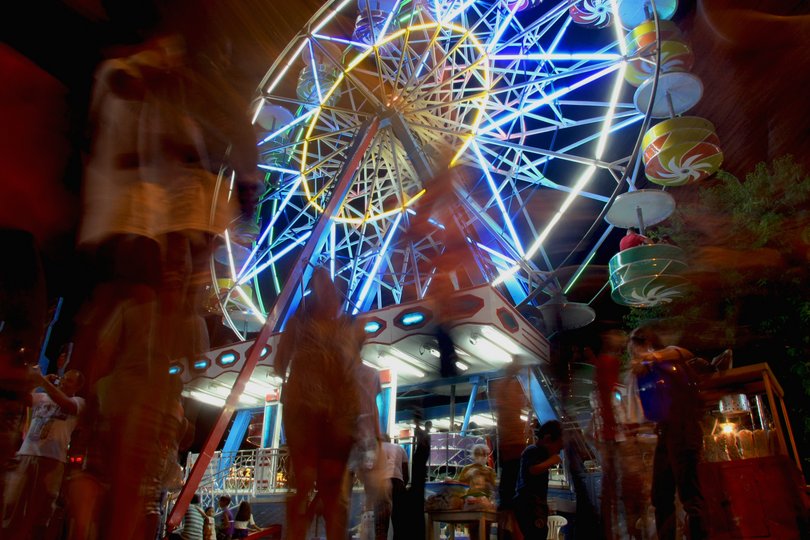 Roda-gigante do arraial de Nazaré, que acontece durante as comemorações do Círio de Nazaré, em Belém, Pará.