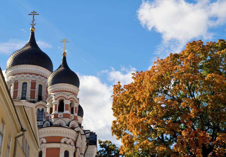 A Catedral Ortodoxa Alexander Nevsky, em Tallinn, na Estônia, guarda elementos baseados no antigo modelo arquitetônico da Rússia. Sua riqueza de detalhes lhe conferiram o título de Patrimônio da Humanidade pela Unesco