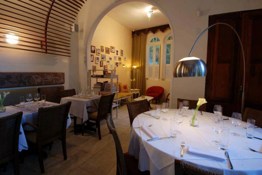 <a href="https://viajeaqui.abril.com.br/estabelecimentos/br-rj-rio-de-janeiro-restaurante-adega-perola" rel="Adega Pérola, Rio de Janeiro: " target="_blank"><strong>Adega Pérola, Rio de Janeiro: </strong></a> O bar é pequeno, em compensação, são mais de 70 tipos de acepipes em conversa expostos no balcão. Linguiça ao vinho e povo ao vinagrete são os queridinhos da casa. <a href="https://viajeaqui.abril.com.br/estabelecimentos/br-rj-rio-de-janeiro-restaurante-adega-perola" rel="Adega Pérola, Rio de Janeiro: " target="_blank"><strong>Adega Pérola, Rio de Janeiro: </strong></a> O bar é pequeno, em compensação, são mais de 70 tipos de acepipes em conversa expostos no balcão. Linguiça ao vinho e povo ao vinagrete são os queridinhos da casa.