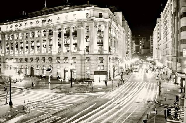 A vista da rua Xavier de Toledo foi fotografada por Igor Pereira, que estava no terraço do Teatro Municipal, no Centro da cidade A vista da rua Xavier de Toledo foi fotografada por Igor Pereira, que estava no terraço do Teatro Municipal, no Centro da cidade