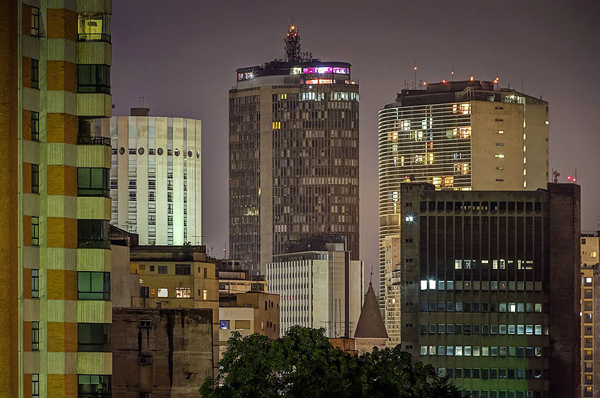 Paulo Albergaria, designer da redação do Guia Quatro Rodas, fotografou o Terraço Itália e os prédios do entorno, no centro de São Paulo