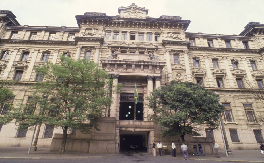 <strong>Palácio da Justiça:</strong> uma das construções mais emblemáticas da metrópole cafeeira, o Palácio da Justiça foi desenhado em 1911 pelo Escritório Técnico Ramos de Azevedo, o principal arquiteto da São Paulo do Café, e apresenta em sua construção um estilo eclético, com influências neorrenascentistas. Praça Clóvis Bevilacqua, s/n, de segunda a sexta feira, das 10h às 17h <strong>Palácio da Justiça:</strong> uma das construções mais emblemáticas da metrópole cafeeira, o Palácio da Justiça foi desenhado em 1911 pelo Escritório Técnico Ramos de Azevedo, o principal arquiteto da São Paulo do Café, e apresenta em sua construção um estilo eclético, com influências neorrenascentistas. Praça Clóvis Bevilacqua, s/n, de segunda a sexta feira, das 10h às 17h