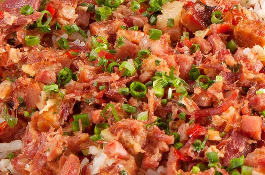 <a href="https://viajeaqui.abril.com.br/materias/aplicativo-guia-1001-bares-guia-quatro-rodas?utm_source=redesabril_viagem&utm_medium=facebook&utm_campaign=redesabril_g4r" rel="Água Doce Cachaçaria, Cuiabá:" target="_blank"><strong>Água Doce Cachaçaria, Cuiabá:</strong></a> Com sedes de Água Doce por todo o Brasil, o escondidinho e o arroz carreteiro já são consagrados no cardápio da Cachaçaria. <a href="https://viajeaqui.abril.com.br/materias/aplicativo-guia-1001-bares-guia-quatro-rodas?utm_source=redesabril_viagem&utm_medium=facebook&utm_campaign=redesabril_g4r" rel="Água Doce Cachaçaria, Cuiabá:" target="_blank"><strong>Água Doce Cachaçaria, Cuiabá:</strong></a> Com sedes de Água Doce por todo o Brasil, o escondidinho e o arroz carreteiro já são consagrados no cardápio da Cachaçaria.