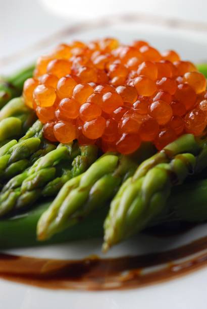 <strong><a href="https://viajeaqui.abril.com.br/estabelecimentos/br-rj-rio-de-janeiro-restaurante-ten-kai" rel="Tek Kai" target="_blank">Ten Kai</a> (Rio de Janeiro)</strong><br /> <br /> Que tal um almoço ou jantar na Semana Santa em um restaurante japonês? A casa estrelada oferece o <strong>Festival de Ovas</strong>. Os destaques do cardápio são <strong>aspargos com ovas de salmão</strong> (<em>foto</em>) (R$ 31,50), <strong>ovas de bacalhau apimentadas com lulas</strong> (R$26), <strong>ovas de tainha defumadas</strong> (R$ 23) e <strong>ovas de ouriço com lula</strong> (R$ 27). Na sobremesa experimente o mousse de chocolate com morangos frescos (R$ 12,50) <strong><a href="https://viajeaqui.abril.com.br/estabelecimentos/br-rj-rio-de-janeiro-restaurante-ten-kai" rel="Tek Kai" target="_blank">Ten Kai</a> (Rio de Janeiro)</strong><br /> <br /> Que tal um almoço ou jantar na Semana Santa em um restaurante japonês? A casa estrelada oferece o <strong>Festival de Ovas</strong>. Os destaques do cardápio são <strong>aspargos com ovas de salmão</strong> (<em>foto</em>) (R$ 31,50), <strong>ovas de bacalhau apimentadas com lulas</strong> (R$26), <strong>ovas de tainha defumadas</strong> (R$ 23) e <strong>ovas de ouriço com lula</strong> (R$ 27). Na sobremesa experimente o mousse de chocolate com morangos frescos (R$ 12,50)