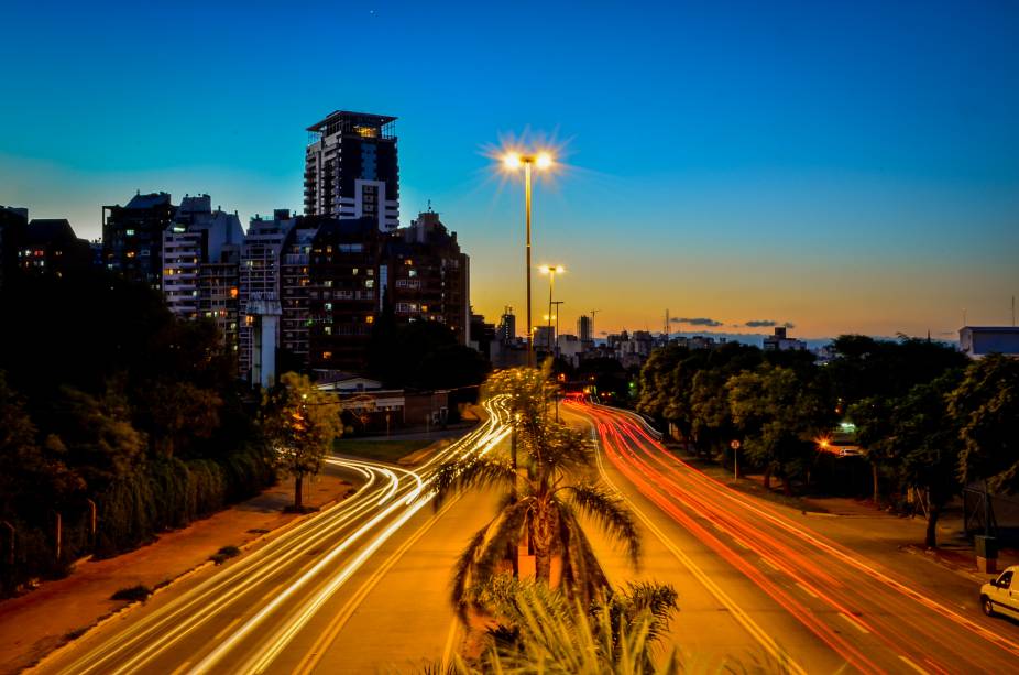 A Avenida Sabattini é uma das principais avenidas de Córdoba, conectando o Centro a outros bairros locais. Ela está para a cidade assim como São Paulo está para a Avenida Paulista