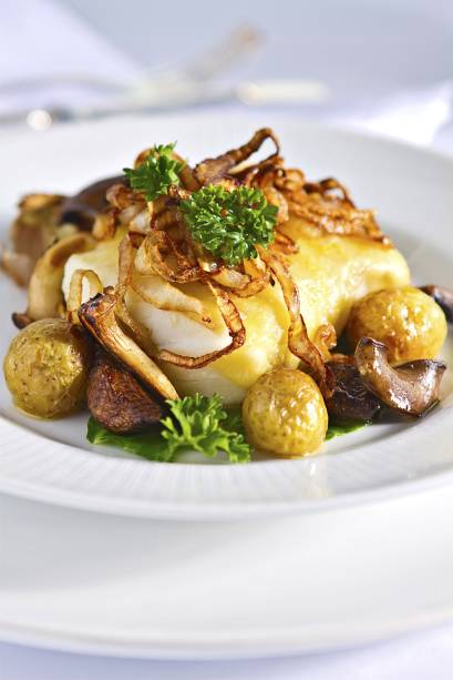 <a href="https://viajeaqui.abril.com.br/estabelecimentos/br-sp-sao-paulo-restaurante-terraco-italia" rel="Terraço Itália (São Paulo)"><strong>Terraço Itália</strong></a><strong> (São Paulo)</strong><br /> <br /> No domingo de Páscoa haverá um buffet a R$ 95, com diversas opções de entradas, pratos quentes, acompanhamentos e sobremesas, servido nos espaços Sala São Paulo e Sala Nobre. O destaque do menu é o <strong>Bacalhau Allá vicentina</strong> <em>(foto)</em> <a href="https://viajeaqui.abril.com.br/estabelecimentos/br-sp-sao-paulo-restaurante-terraco-italia" rel="Terraço Itália (São Paulo)"><strong>Terraço Itália</strong></a><strong> (São Paulo)</strong><br /> <br /> No domingo de Páscoa haverá um buffet a R$ 95, com diversas opções de entradas, pratos quentes, acompanhamentos e sobremesas, servido nos espaços Sala São Paulo e Sala Nobre. O destaque do menu é o <strong>Bacalhau Allá vicentina</strong> <em>(foto)</em>