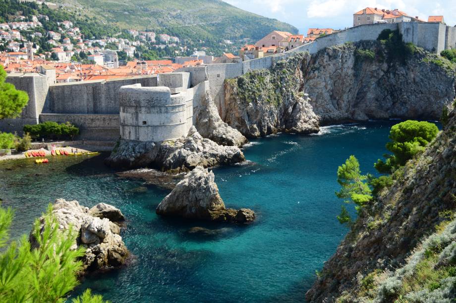 Sobe o som: a trilha da abertura de "Game of Thrones". Muralha da cidade é figurinha carimbada nos cenários da série Sobe o som: a trilha da abertura de "Game of Thrones". Muralha da cidade é figurinha carimbada nos cenários da série