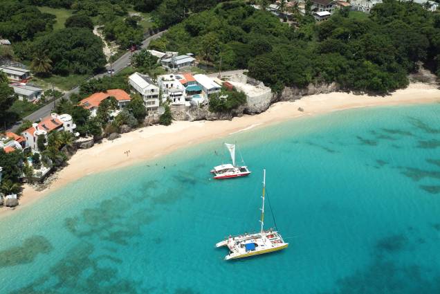 <strong><a href="https://viajeaqui.abril.com.br/paises/barbados" rel="Barbados" target="_blank">Barbados</a> - OITO NOITES ALL-INCLUSIVE </strong> 8 noites com tudo incluído no hotel <a href="https://mangobaybarbados.com" rel="Mango Bay Barbados" target="_blank">Mango Bay Barbados</a>. Em 18/7. <strong>Quem leva:</strong> <a href="https://newage.tur.br" rel="NEW AGE" target="_blank">NEW AGE</a> (11/3138-4888) <strong>Quanto:</strong> desde US$ 2 531 <strong><a href="https://viajeaqui.abril.com.br/paises/barbados" rel="Barbados" target="_blank">Barbados</a> - OITO NOITES ALL-INCLUSIVE </strong> 8 noites com tudo incluído no hotel <a href="https://mangobaybarbados.com" rel="Mango Bay Barbados" target="_blank">Mango Bay Barbados</a>. Em 18/7. <strong>Quem leva:</strong> <a href="https://newage.tur.br" rel="NEW AGE" target="_blank">NEW AGE</a> (11/3138-4888) <strong>Quanto:</strong> desde US$ 2 531