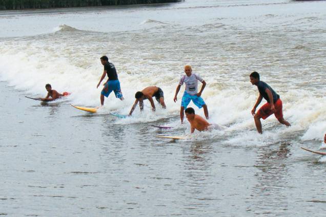 Entre março e abril, o município de São Domingos do Capim, a 135km de Belém, recebe o Campeonato Surf na <a href="https://viajeaqui.abril.com.br/estabelecimentos/br-pa-belem-atracao-pororoca" rel="Pororoca" target="_blank">Pororoca</a>, fenômeno natural resultado do encontro das águas do Rio Amazonas e do Oceano Atlântico Entre março e abril, o município de São Domingos do Capim, a 135km de Belém, recebe o Campeonato Surf na <a href="https://viajeaqui.abril.com.br/estabelecimentos/br-pa-belem-atracao-pororoca" rel="Pororoca" target="_blank">Pororoca</a>, fenômeno natural resultado do encontro das águas do Rio Amazonas e do Oceano Atlântico