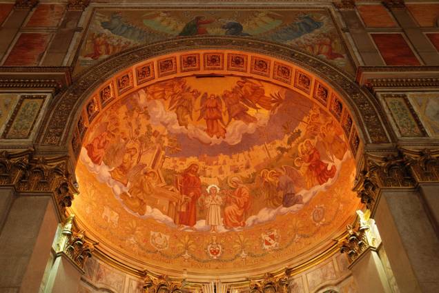 Detalhe da meia cúpula do altar da <a href="https://viajeaqui.abril.com.br/estabelecimentos/br-pa-belem-atracao-basilica-de-nazare/" rel="Basílica de Nazaré" target="_blank">Basílica de Nazaré</a> Detalhe da meia cúpula do altar da <a href="https://viajeaqui.abril.com.br/estabelecimentos/br-pa-belem-atracao-basilica-de-nazare/" rel="Basílica de Nazaré" target="_blank">Basílica de Nazaré</a>