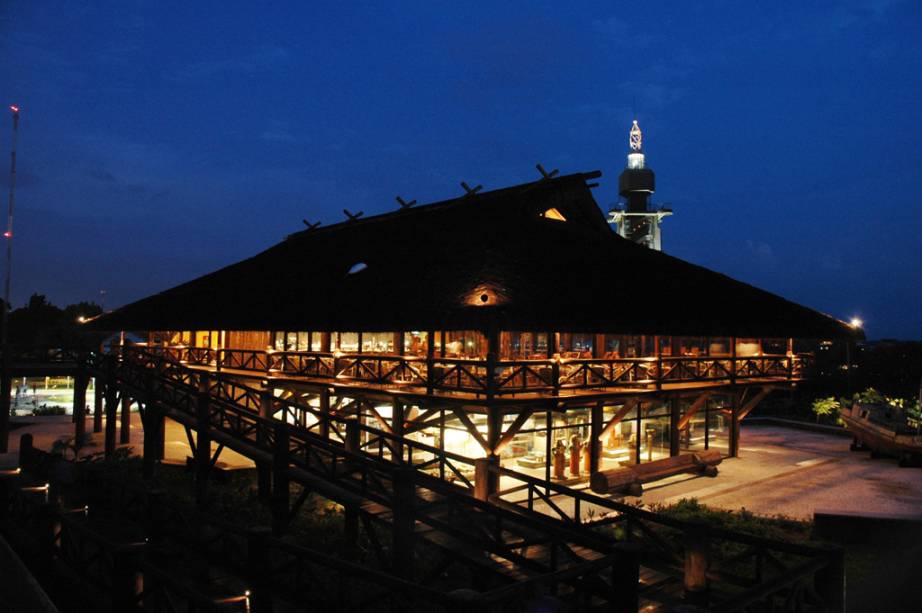 Vista noturna do restaurante <a href="https://viajeaqui.abril.com.br/estabelecimentos/br-pa-belem-restaurante-manjar-das-garcas" rel="Manjar das Garças" target="_blank">Manjar das Garças</a>