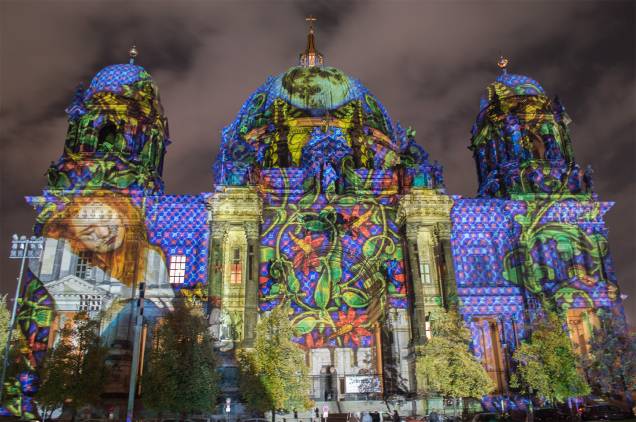 <strong>Festival of Lights – <a href="https://viajeaqui.abril.com.br/cidades/alemanha-berlim" rel="Berlim - Alemanha" target="_blank">Berlim </a></strong><strong><a href="https://viajeaqui.abril.com.br/cidades/alemanha-berlim" rel="Berlim - Alemanha" target="_blank">–</a></strong><strong><a href="https://viajeaqui.abril.com.br/cidades/alemanha-berlim" rel="Berlim - Alemanha" target="_blank"> Alemanha</a></strong> O festival acontece no começo do inverno, quando as noites começam a ficar mais longas na cidade. As projeções também são acompanhadas de outros eventos que combinam as luzes com outras formas de arte. Esta é a Catedral de Berlim (Berliner Dom), construída em 1905 <strong>Festival of Lights – <a href="https://viajeaqui.abril.com.br/cidades/alemanha-berlim" rel="Berlim - Alemanha" target="_blank">Berlim </a></strong><strong><a href="https://viajeaqui.abril.com.br/cidades/alemanha-berlim" rel="Berlim - Alemanha" target="_blank">–</a></strong><strong><a href="https://viajeaqui.abril.com.br/cidades/alemanha-berlim" rel="Berlim - Alemanha" target="_blank"> Alemanha</a></strong> O festival acontece no começo do inverno, quando as noites começam a ficar mais longas na cidade. As projeções também são acompanhadas de outros eventos que combinam as luzes com outras formas de arte. Esta é a Catedral de Berlim (Berliner Dom), construída em 1905