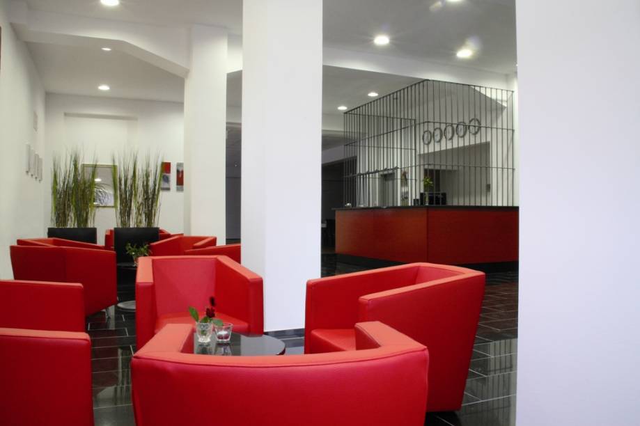 A recepção do Alcatraz Hotel ainda mantém algumas convidativas barras de ferro originais A recepção do Alcatraz Hotel ainda mantém algumas convidativas barras de ferro originais