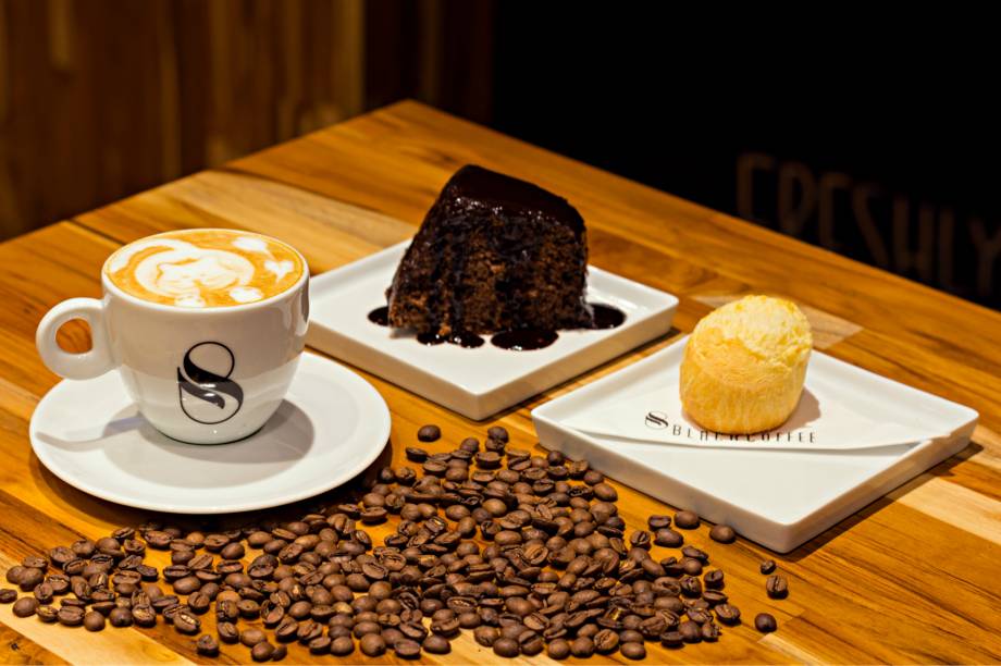 <strong>Black Coffee:</strong> 1 Bolo + 1 Pão de queijo + 1 capuccino Italiano (R$ 10,90) <strong>Black Coffee:</strong> 1 Bolo + 1 Pão de queijo + 1 capuccino Italiano (R$ 10,90)