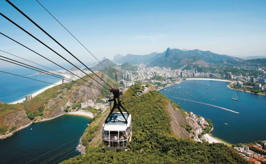 O ônibus também faz uma parada no Pão de Açúcar, chance imperdível para subir no <strong>bondinho</strong>.