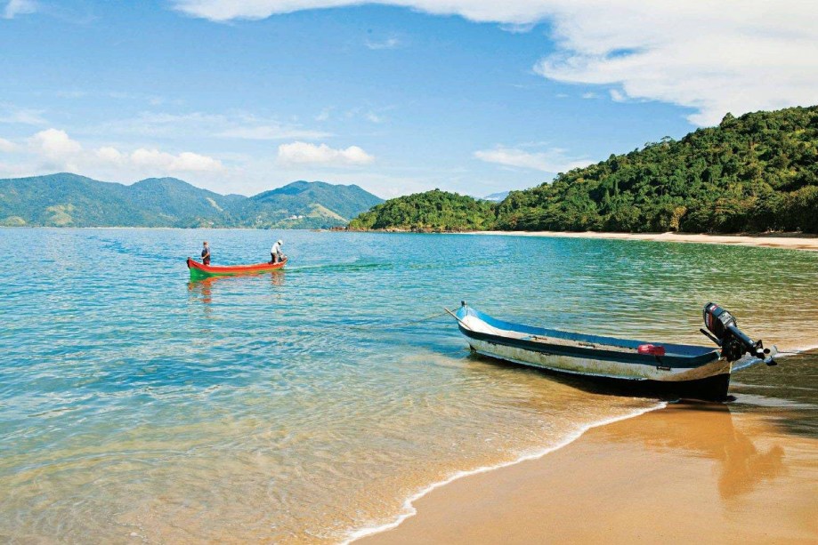 Uma vilinha de pescadores guarda a <strong>Praia do Bonete</strong>, este tesouro do litoral paulista, com mar azul e mata preservada