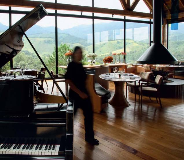 Luxo no piano e na vista do Mina, no Botanique, em Campos do Jordão Luxo no piano e na vista do Mina, no Botanique, em Campos do Jordão