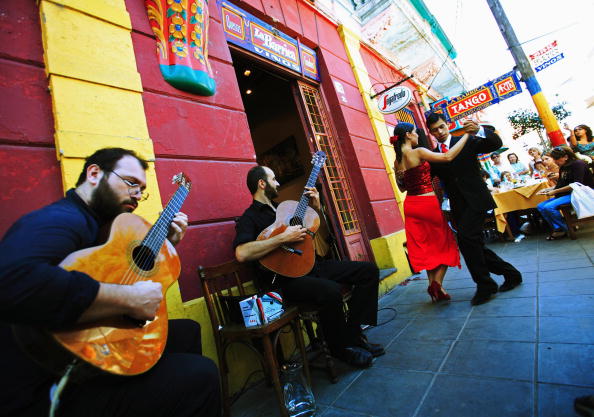 O La Boca é um dos bairros tradicionais de Buenos Aires, a capital argentina. Casas coloridas marcam seu cenário, também ocupado pelo tango, e o consagraram como um dos principais pontos turísticos da cidade O La Boca é um dos bairros tradicionais de Buenos Aires, a capital argentina. Casas coloridas marcam seu cenário, também ocupado pelo tango, e o consagraram como um dos principais pontos turísticos da cidade