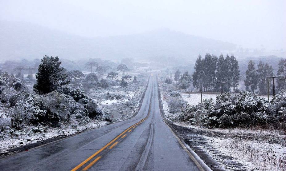 <strong><a href="https://viajeaqui.abril.com.br/cidades/br-sc-sao-joaquim" rel="17. São Joaquim (SC)" target="_self">17. São Joaquim (SC)</a></strong> Com uma média de apenas 25 mil habitantes e localizada em uma altitude de 1360 metros, São Joaquim detém o título de cidade mais fria do Brasil <strong><a href="https://viajeaqui.abril.com.br/cidades/br-sc-sao-joaquim" rel="17. São Joaquim (SC)" target="_self">17. São Joaquim (SC)</a></strong> Com uma média de apenas 25 mil habitantes e localizada em uma altitude de 1360 metros, São Joaquim detém o título de cidade mais fria do Brasil